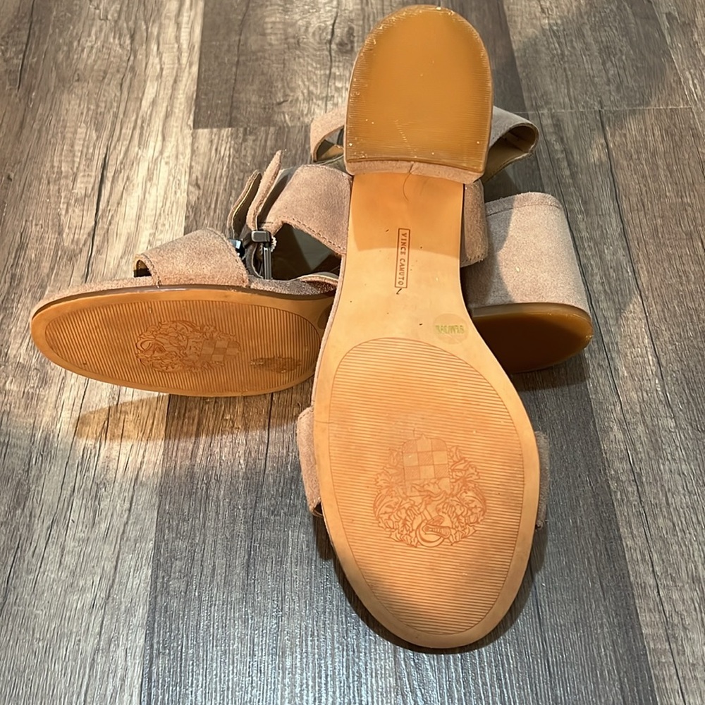 Vince Camuto Geriann Triple Buckle Sandal. Beige Suede. Size 9.5 - Picture 5 of 6